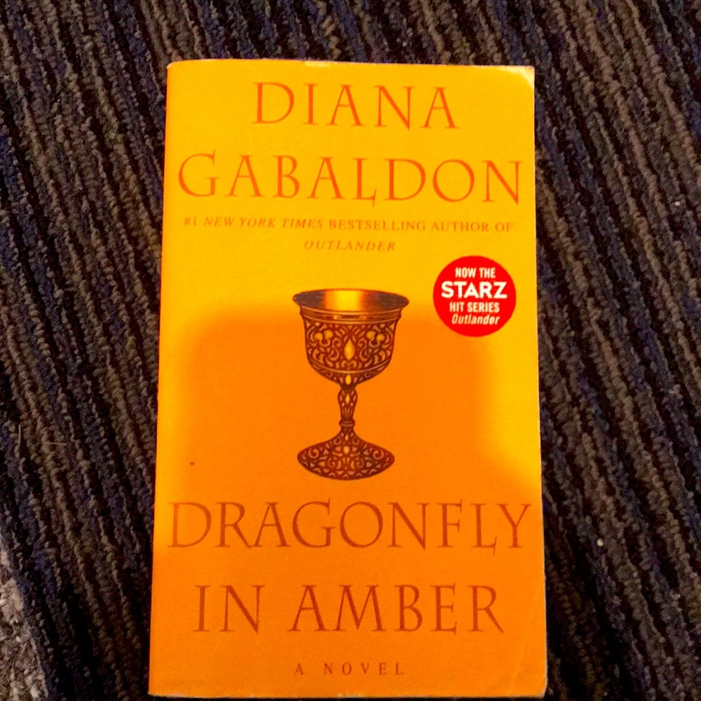 Diana gabaldon dragonfly in amber paperback book